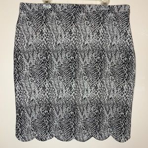 PIXLEY Snakeskin Print Black & White Stretchy Scalloped Hem Pencil Skirt XXL